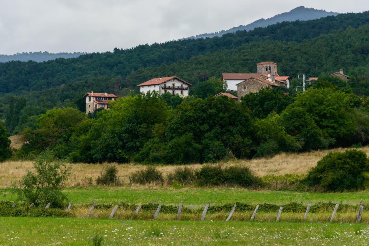 Hotel Akerreta Buitenkant foto