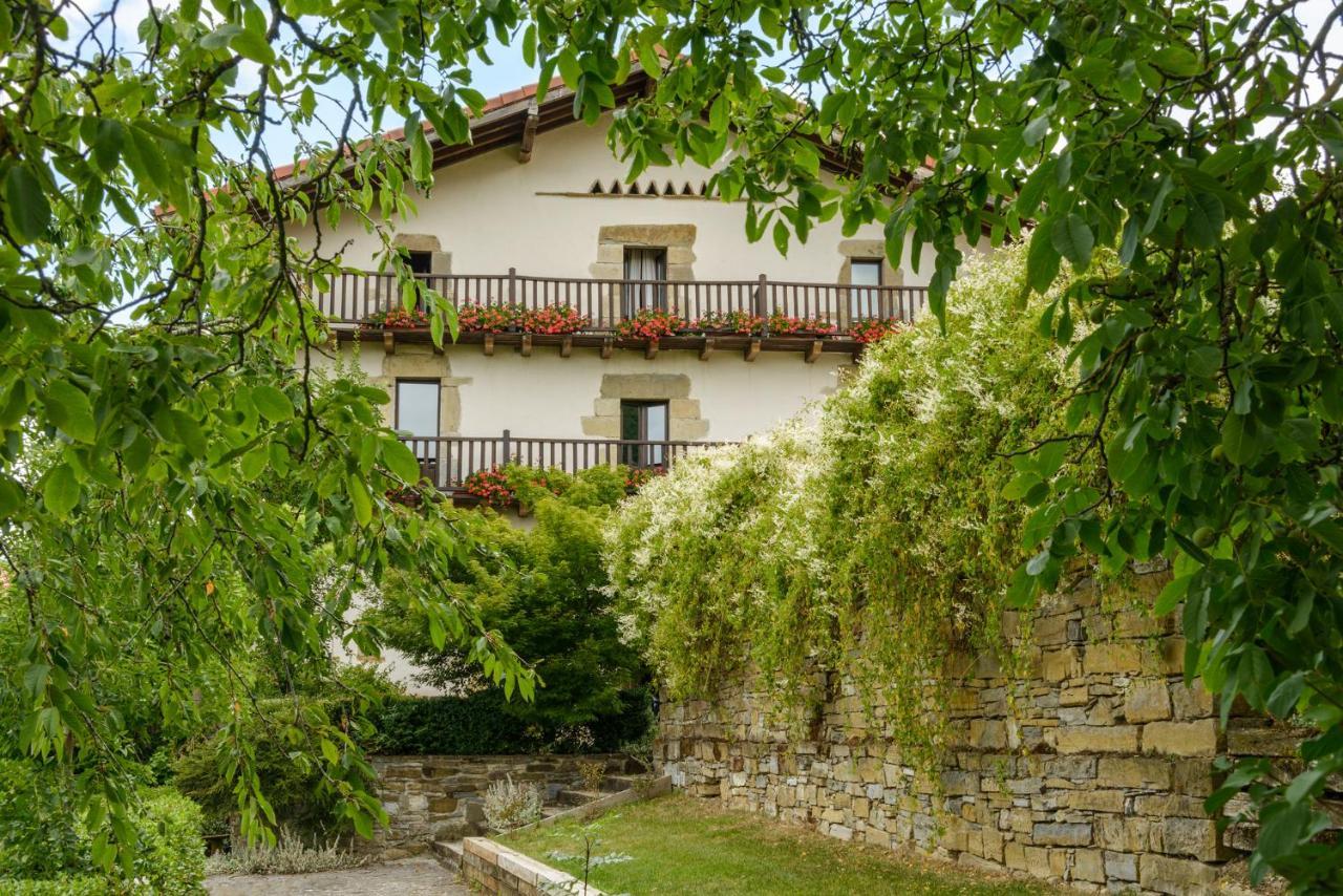 Hotel Akerreta Buitenkant foto