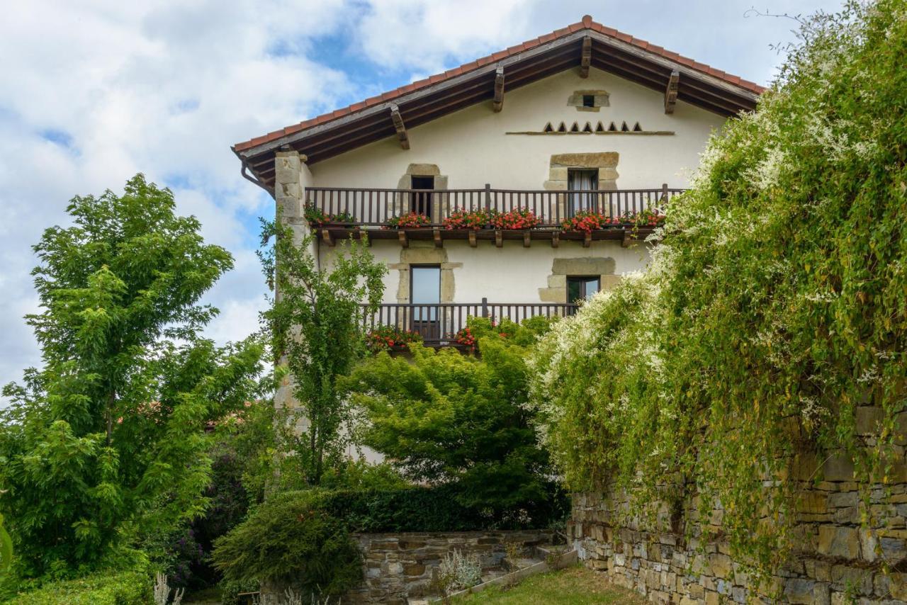 Hotel Akerreta Buitenkant foto